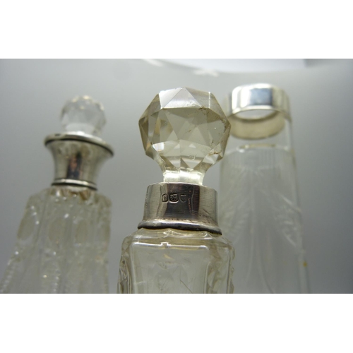 886 - Silver mounted scent bottles, etc.