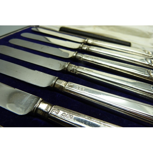 888 - A cased set of six silver handled knives, Sheffield 1919