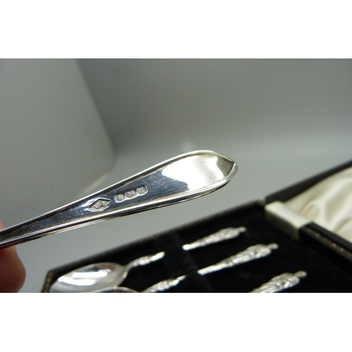 890 - A set of six silver apostle spoons and one other silver spoon, boxed, 96g