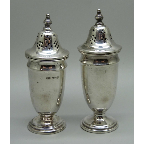 896 - A pair of silver peppers, Viners, Sheffield 1937/8, 88g