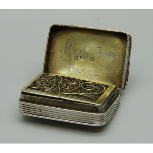 900 - A George III silver vinaigrette, Birmingham 1810, maker T.S. for Thomas Shaw, inside lid bears scrat... 