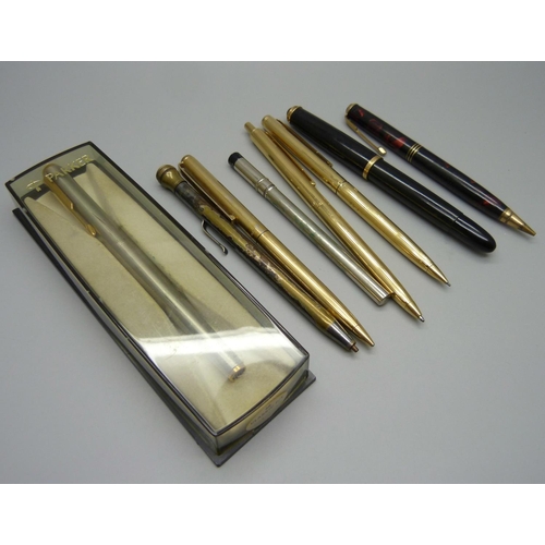 911 - A Pelikan fountain pen with 14ct gold nib, a Parker pen and two pencils, etc.