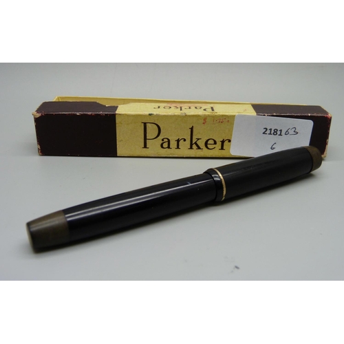 913 - A Parker Victory ink pen with 14k gold nib