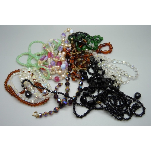 921 - Vintage glass bead necklaces