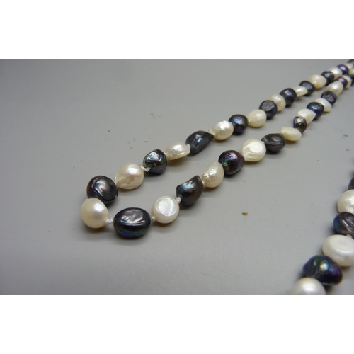 927 - A blister pearl necklace