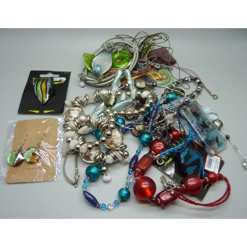 928 - Costume jewellery