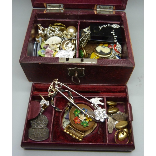 931 - Costume jewellery, a pair of silver cufflinks, a silver ARP badge, etc.