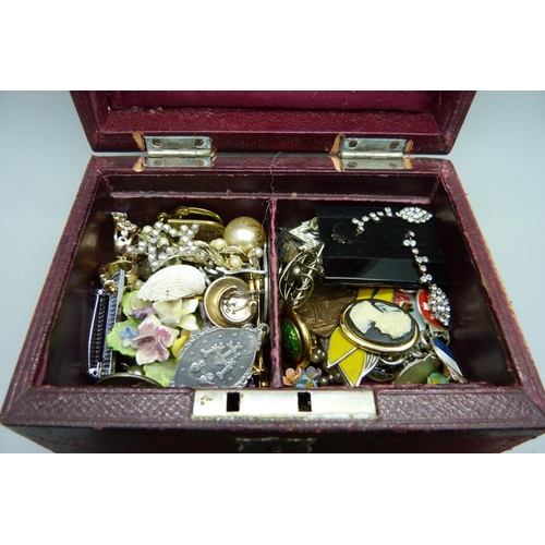 931 - Costume jewellery, a pair of silver cufflinks, a silver ARP badge, etc.