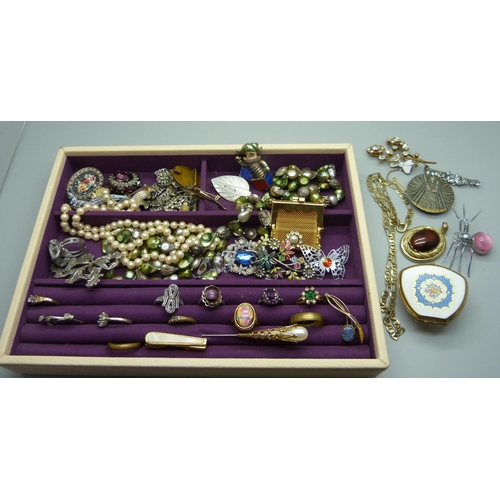 942 - Costume jewellery