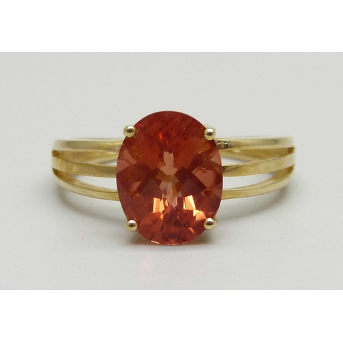 975 - A 9ct gold and Oregon sunstone ring, 2.3g, N