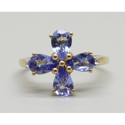 976 - A 9ct gold, tanzanite and zircon ring, 2.1g, N