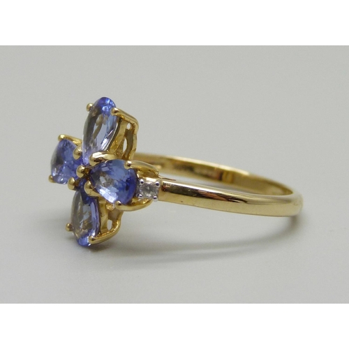 976 - A 9ct gold, tanzanite and zircon ring, 2.1g, N