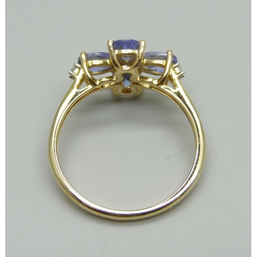 976 - A 9ct gold, tanzanite and zircon ring, 2.1g, N