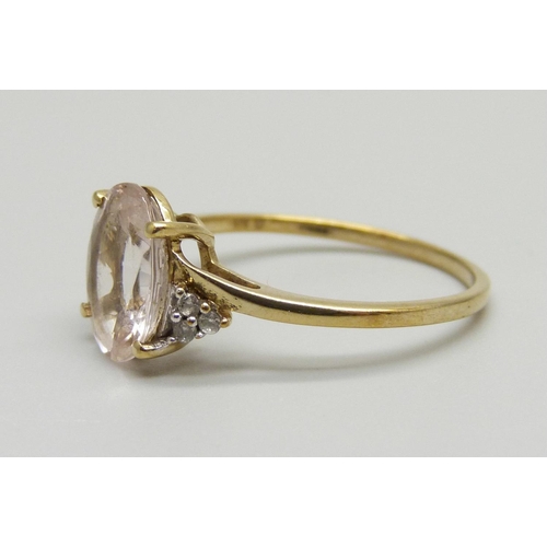 977 - A 9ct gold ring, 1.9g, P