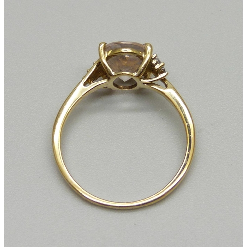 977 - A 9ct gold ring, 1.9g, P