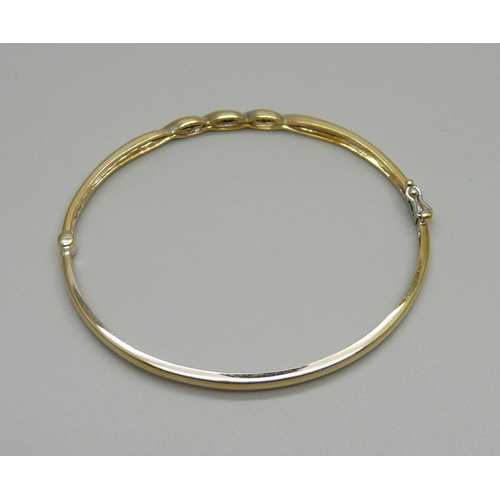 987 - A 9ct gold and diamond bangle, 8.1g