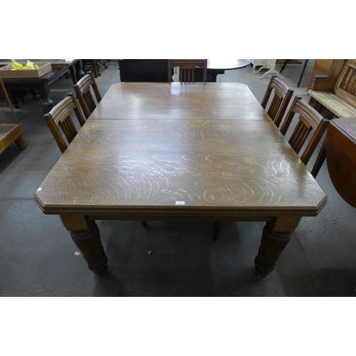 136 - A Victorian oak dining table and six chairs