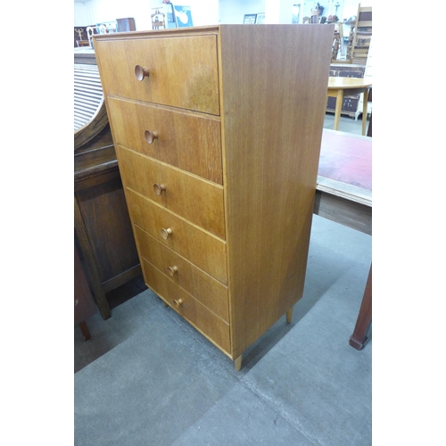 22 - A Meredew light oak chest of drawers