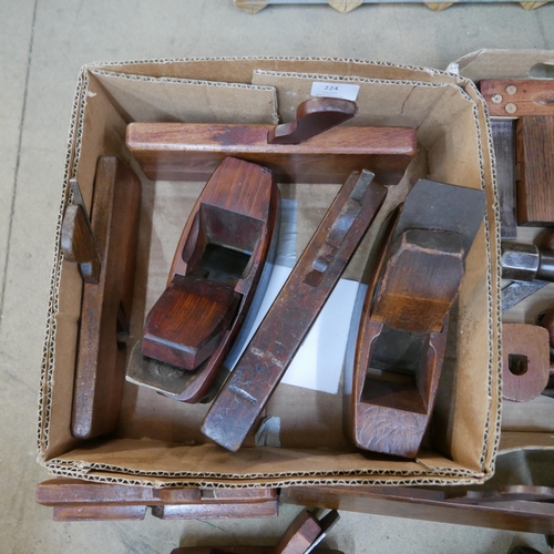 224 - Ten vintage woodworking planes and assorted carpenter's hand tools