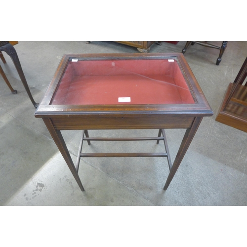 50 - An Edward VII inlaid mahogany bijouterie table