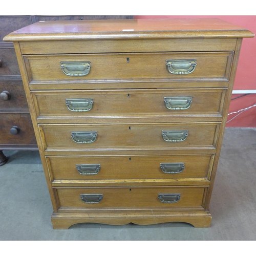 59 - A Victorian oak chest of drawers