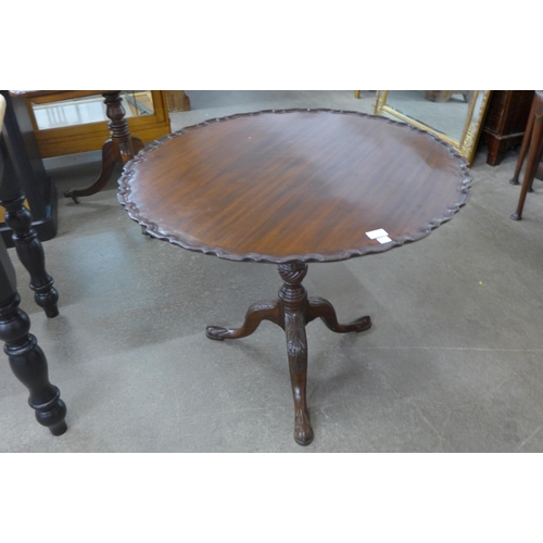 86 - An Edward VII Chippendale style carved mahogany circular tilt-top tripod tea table