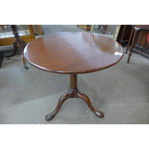 87 - A George III mahogany circular tilt-top tripod tea table