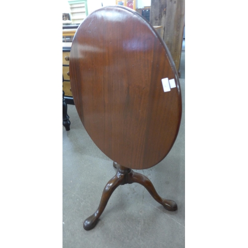 87 - A George III mahogany circular tilt-top tripod tea table