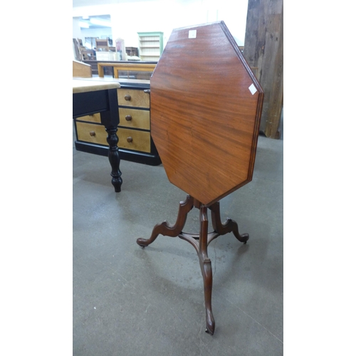 89 - A Victorian walnut octagonal occasional table