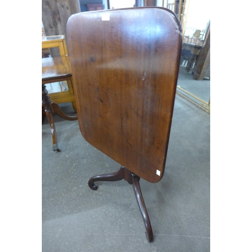 92 - A George III mahogany tilt-top tripod tea table