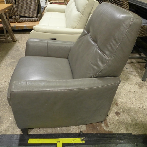 3005 - Natuzzi Leather Pushback Recliner, original RRP £624.99 + VAT (297-4) *This lot is subject to VAT