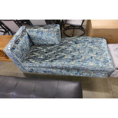 1568 - A blue and green patterned velvet chaise