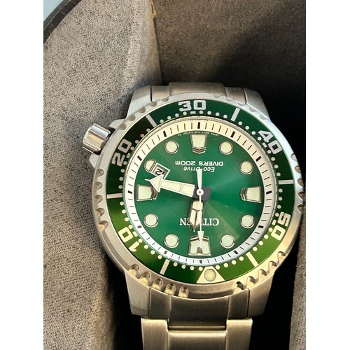 2113 - A Citizen M date wristwatch with green dial and silver bracelet * this lot is subject to VAT