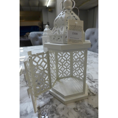 1500 - A medium cream rustic metal lantern - H31cms (64488907)