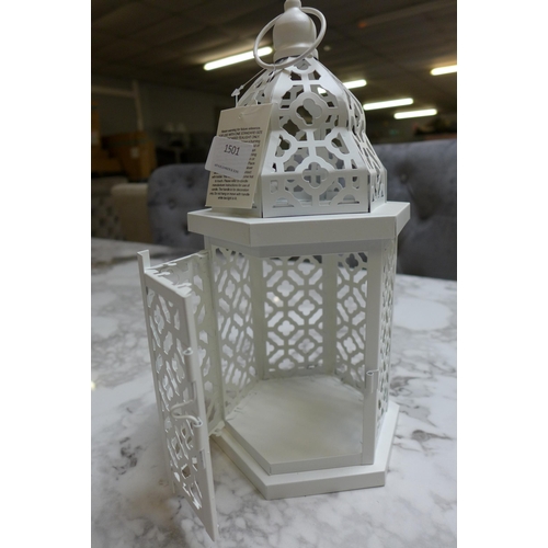 1501 - A medium cream rustic metal lantern - H31cms (64488907)