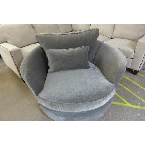 1506 - A pewter velvet swivel love seat