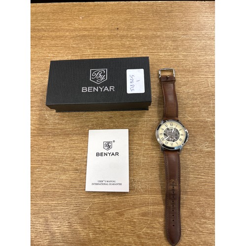 2125 - A Benyar Fossil watch