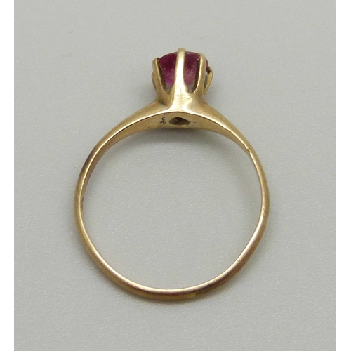 1008 - A yellow metal and red stone solitaire ring, 1.4g, L