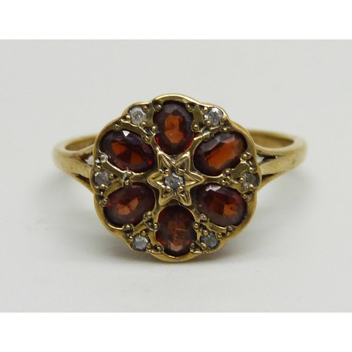 1013 - A 9ct gold garnet and diamond cluster ring, 2.8g, S