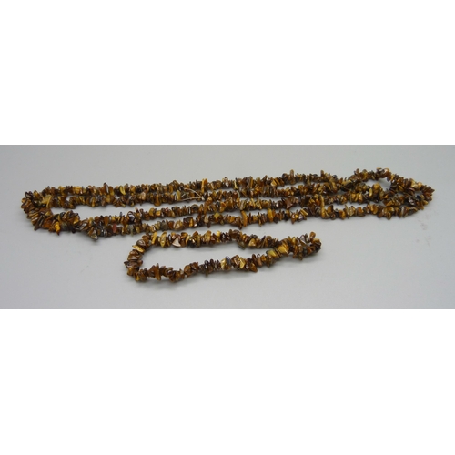 1017 - A tigers eye necklace and bracelet