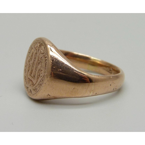 1035 - A yellow metal ring with monogram, 5.1g, G