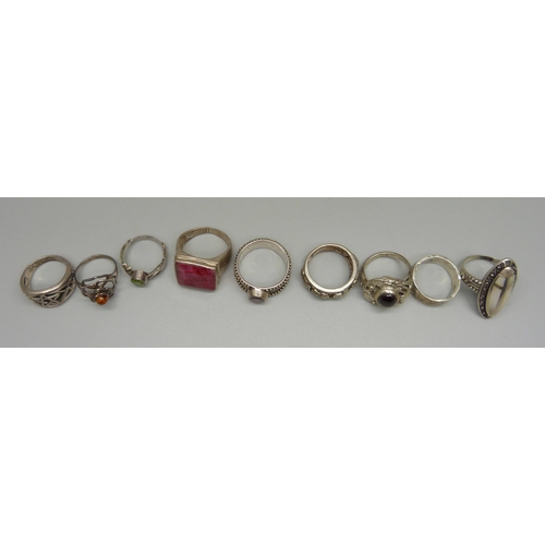 1042 - Nine silver rings, 56g