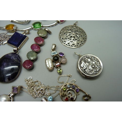 1054 - A collection of silver pendants