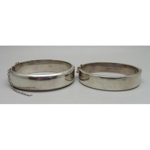 1071 - Two silver bangles, 45g