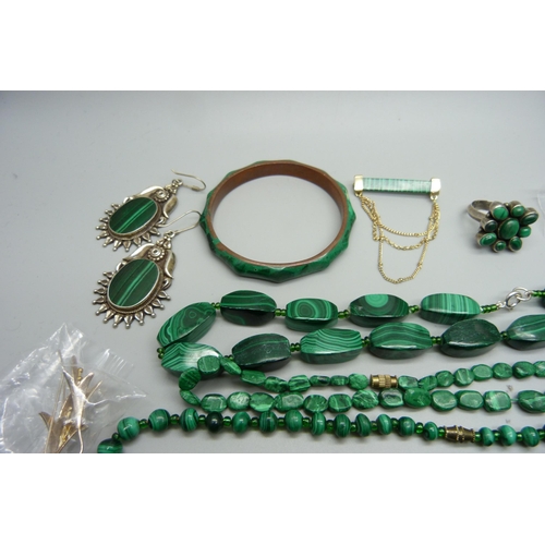 1073 - Malachite jewellery