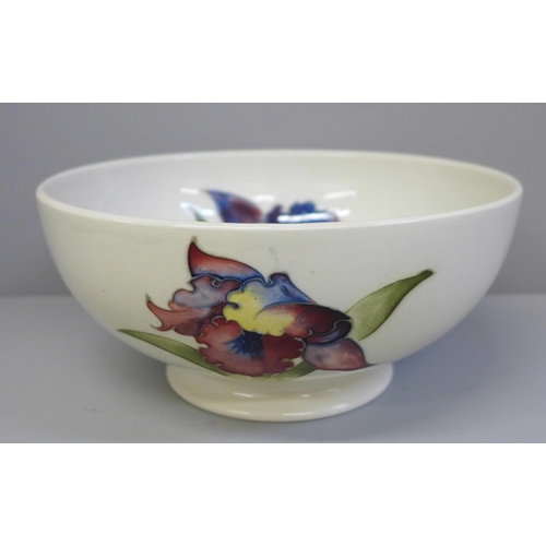 604 - A Moorcroft bowl, crazed, diameter 21cm