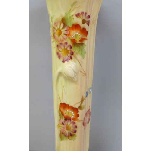 610 - A Royal Worcester blush ivory spill vase, 1015, 19cm