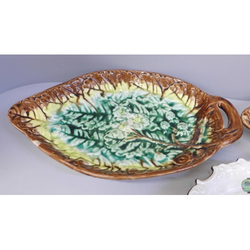 619 - A pair of majolica plates and a Shelley dish, majolica a/f