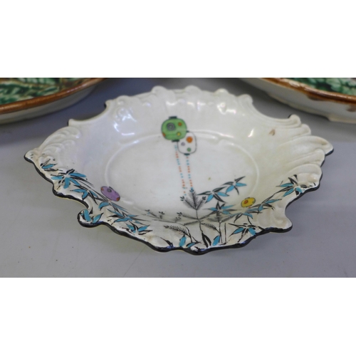 619 - A pair of majolica plates and a Shelley dish, majolica a/f