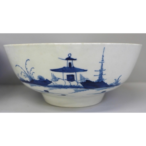 637 - A first period Worcester porcelain bowl, 1760, and a Grainger Worcester bowl, circa 1820, one cracke... 